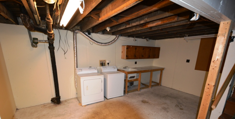 laundry room of 5 bedroom house for rent in menomonie wi