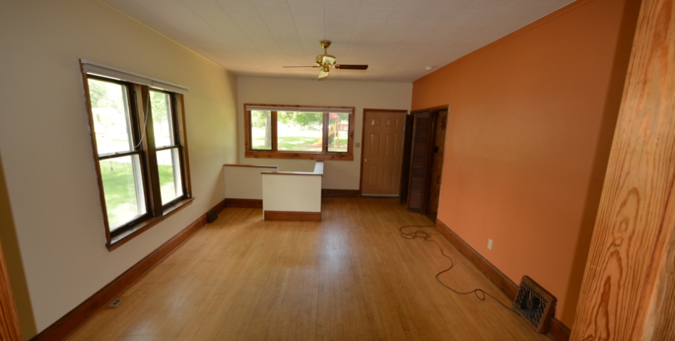 living room of 5 bedroom house for rent in menomonie wi